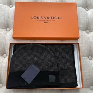 Black checkered Scarf and Beanie set. (5ft 8in) scarf! Beanie OS NWT